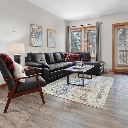 Newly Renovated Grizzly Lodge, Spacious 3Br 2Ba With Open Pool, Hot Tub Canmore Exterior photo