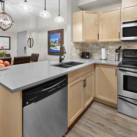 Newly Renovated Grizzly Lodge, Spacious 3Br 2Ba With Open Pool, Hot Tub Canmore Exterior photo