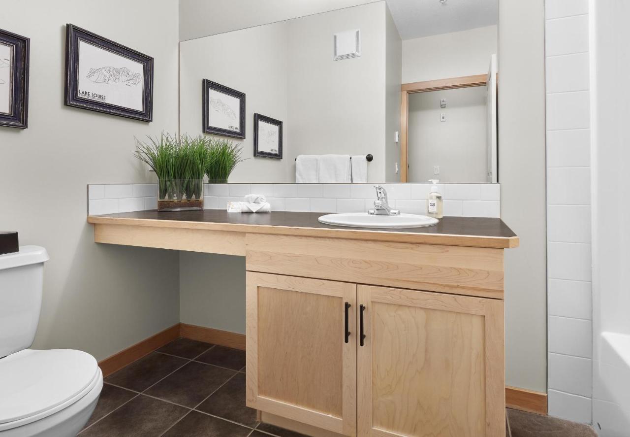 Newly Renovated Grizzly Lodge, Spacious 3Br 2Ba With Open Pool, Hot Tub Canmore Exterior photo