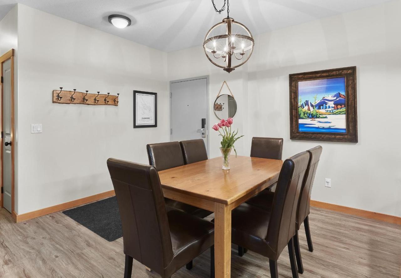 Newly Renovated Grizzly Lodge, Spacious 3Br 2Ba With Open Pool, Hot Tub Canmore Exterior photo