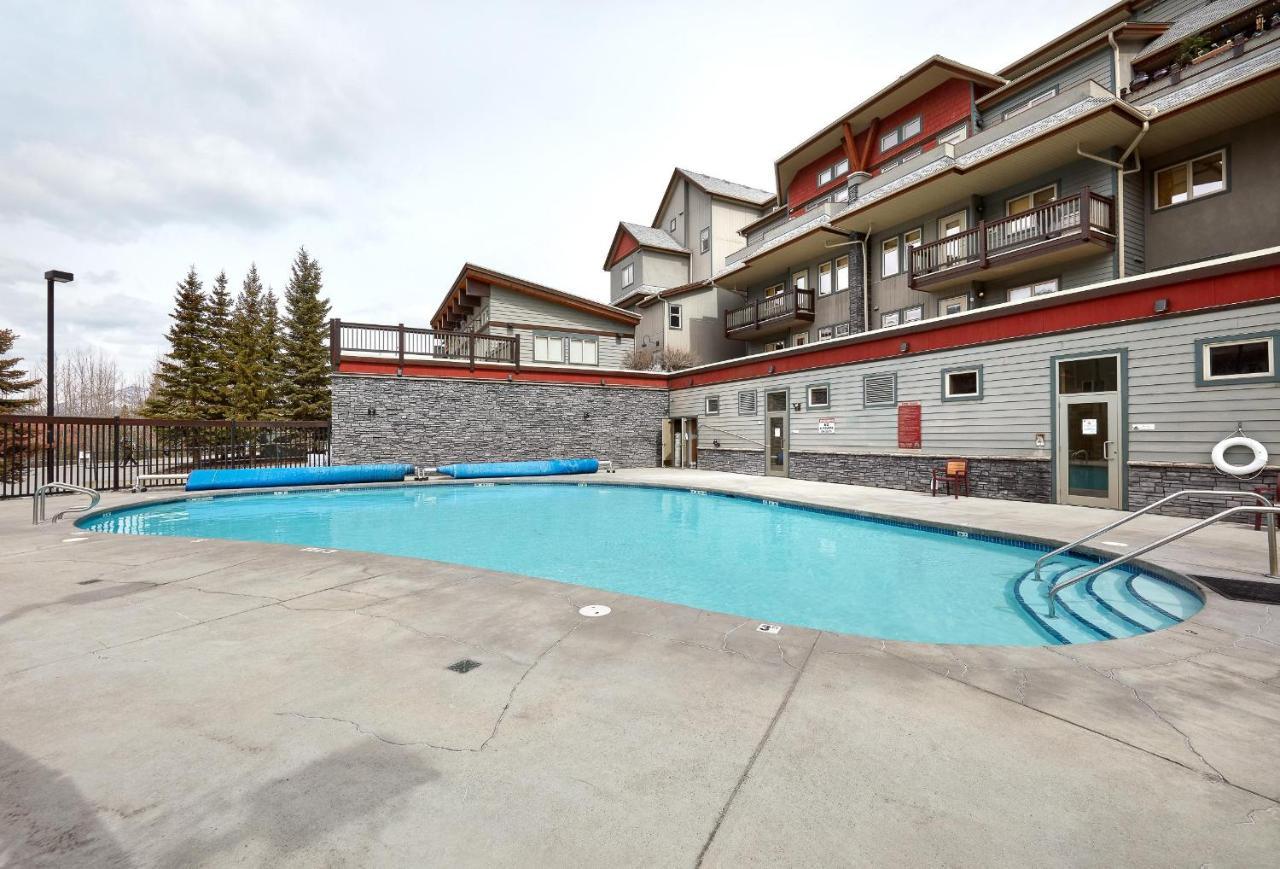 Newly Renovated Grizzly Lodge, Spacious 3Br 2Ba With Open Pool, Hot Tub Canmore Exterior photo