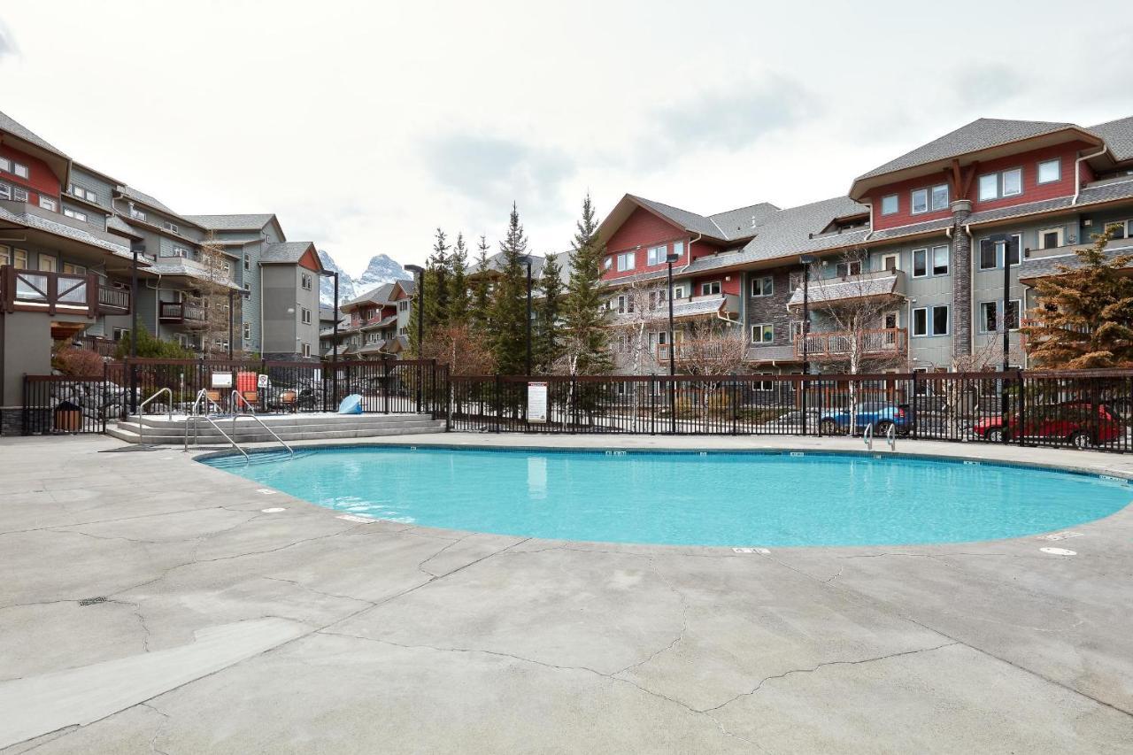 Newly Renovated Grizzly Lodge, Spacious 3Br 2Ba With Open Pool, Hot Tub Canmore Exterior photo
