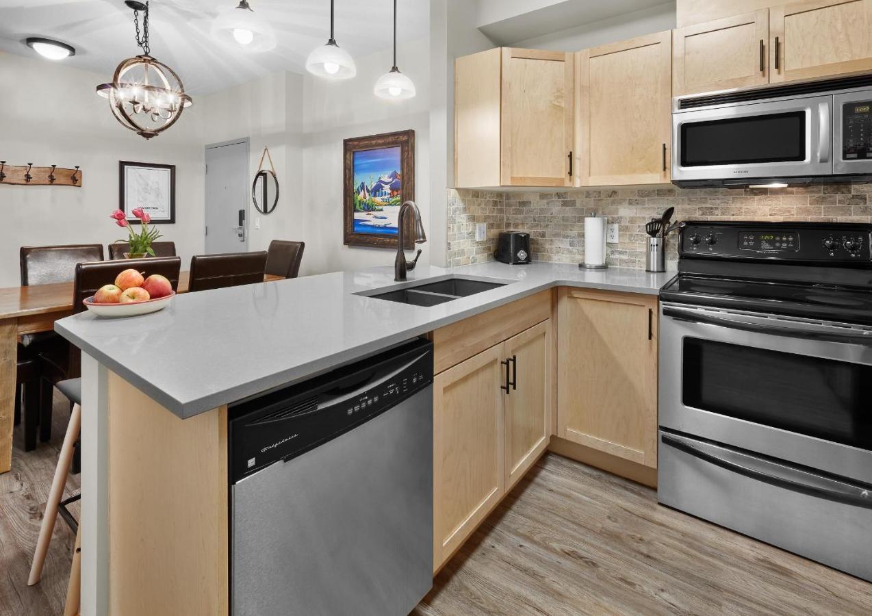 Newly Renovated Grizzly Lodge, Spacious 3Br 2Ba With Open Pool, Hot Tub Canmore Exterior photo