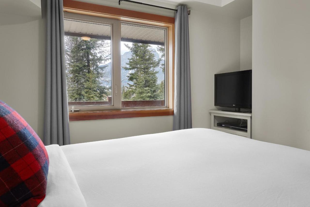 Newly Renovated Grizzly Lodge, Spacious 3Br 2Ba With Open Pool, Hot Tub Canmore Exterior photo
