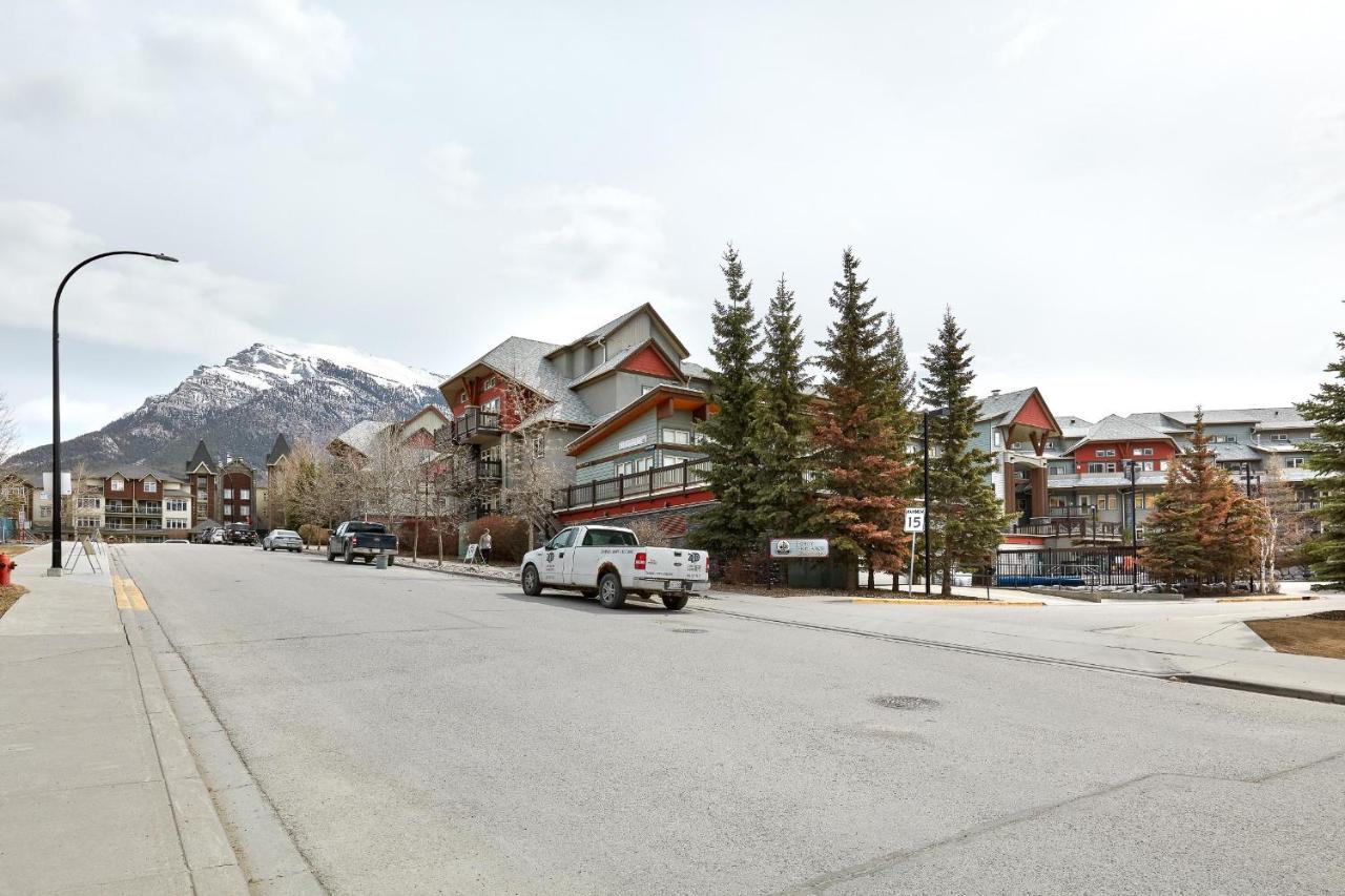 Newly Renovated Grizzly Lodge, Spacious 3Br 2Ba With Open Pool, Hot Tub Canmore Exterior photo